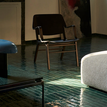 AX HM11 Lounge Chair