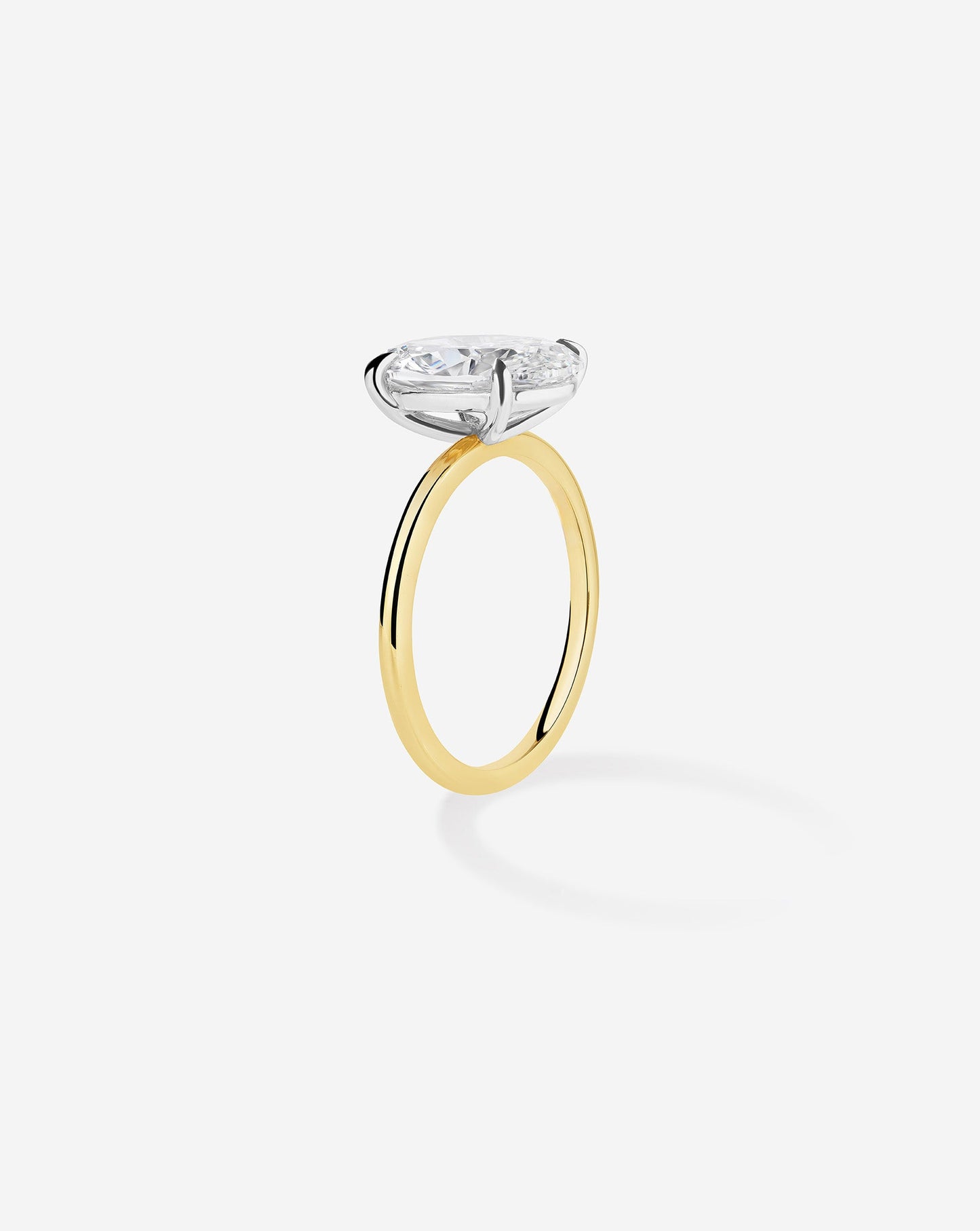 2.15 Oval Lab Diamond in Whisper Thin®